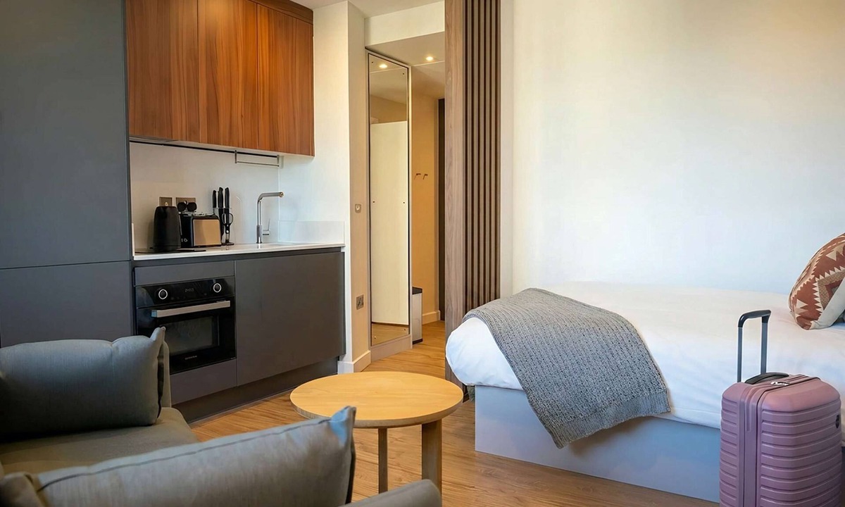 East Acton Apartment | Contemporary Studio | Gym Access | StayCozy