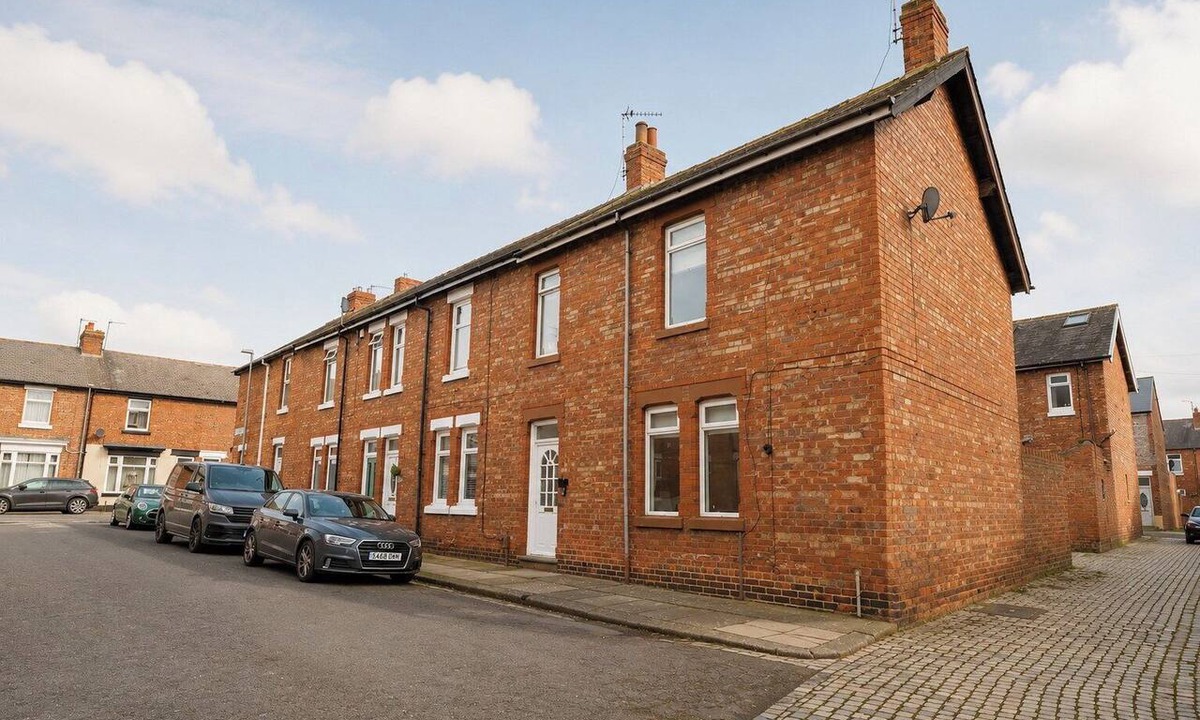 Darlington House | Contractor-Friendly 3-Bed Home in Darlington