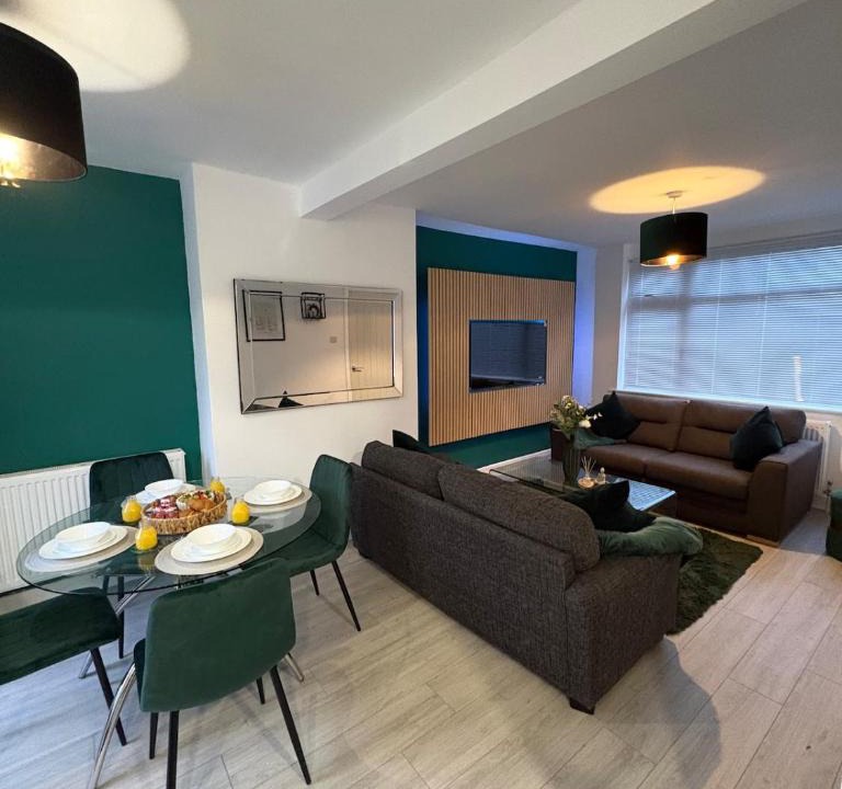 Runcorn House | Contractor Friendly House Sleeps 5 Free Parking WiFi