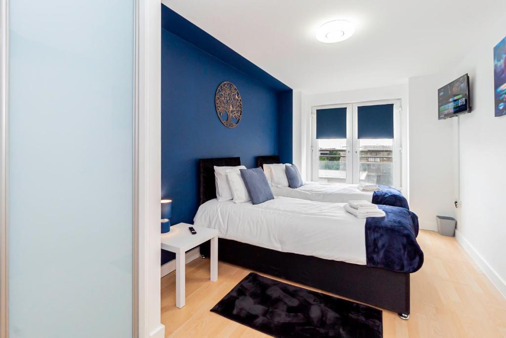 Basingstoke Apartment | Contractors 4 Beds 2 Bathrooms Short Say Parking