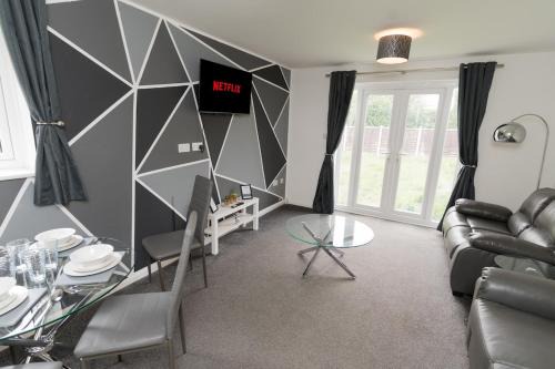 Oldbury House | Contractors-Relocation-Free Parking-M5 Junction2