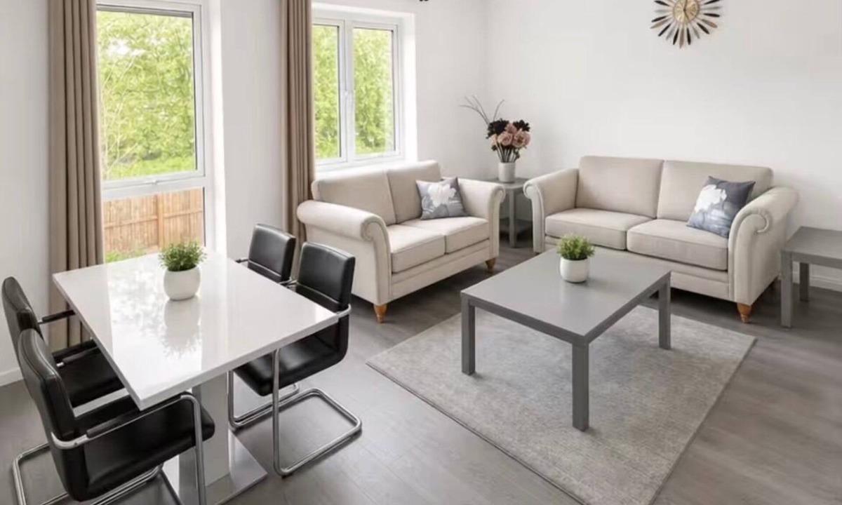 Preston Apartment | Convenient Modern Lrg 2 Bedroom w WiFi and Parking