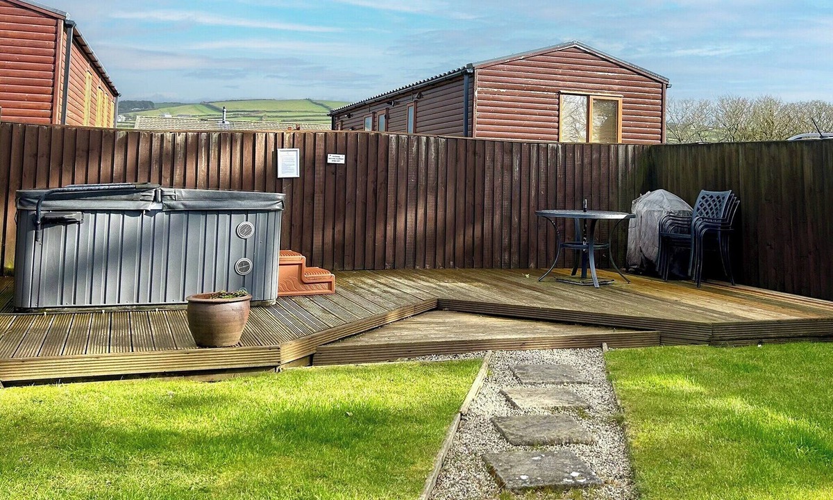 Tintagel Cottage | Cornish end terraced cottage with one double and one twin.