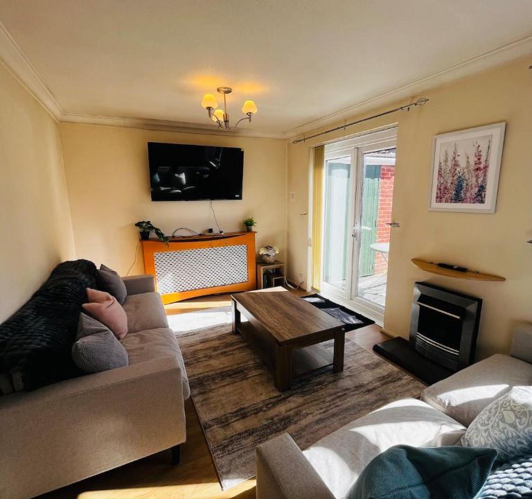 Mappleborough Green House | Cosy 3BR Home in Redditch - Sleeps 6