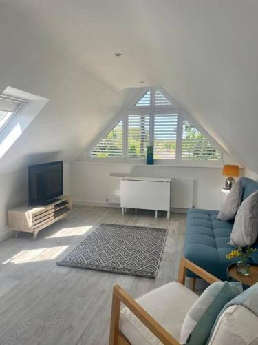 Barton-on-Sea House | Cosy accommodation, easy walk to beach!