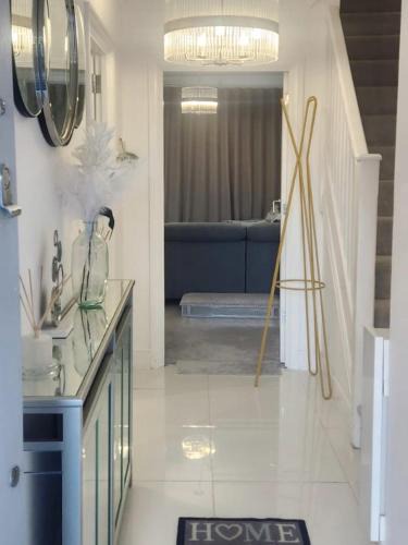 Northfleet House | Cosy and Classy, Home Away From Home