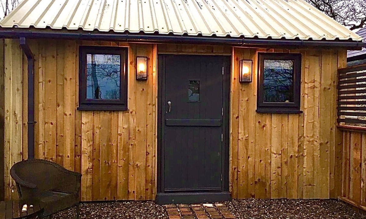 Eglwyswrw House | Cosy Barn Conversion with Breakfast included. Just minutes from sandy beaches