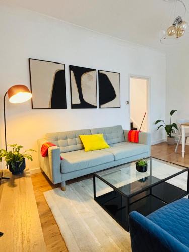 North Acton Apartment | Cosy & Modern