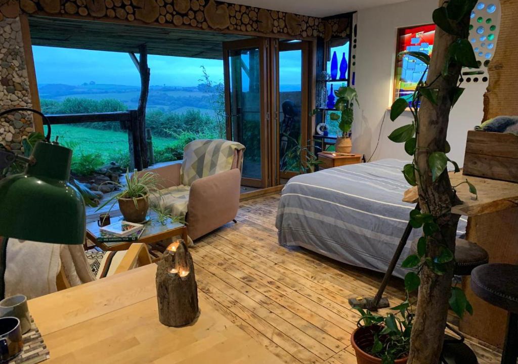 Llanelli Apartment | Cosy rustic cabin with hot tub and country views