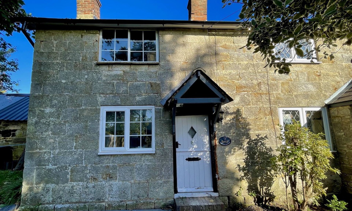 Crowborough Cottage | Cosy Victorian Cottage in Crowborough with Log Burner and parking