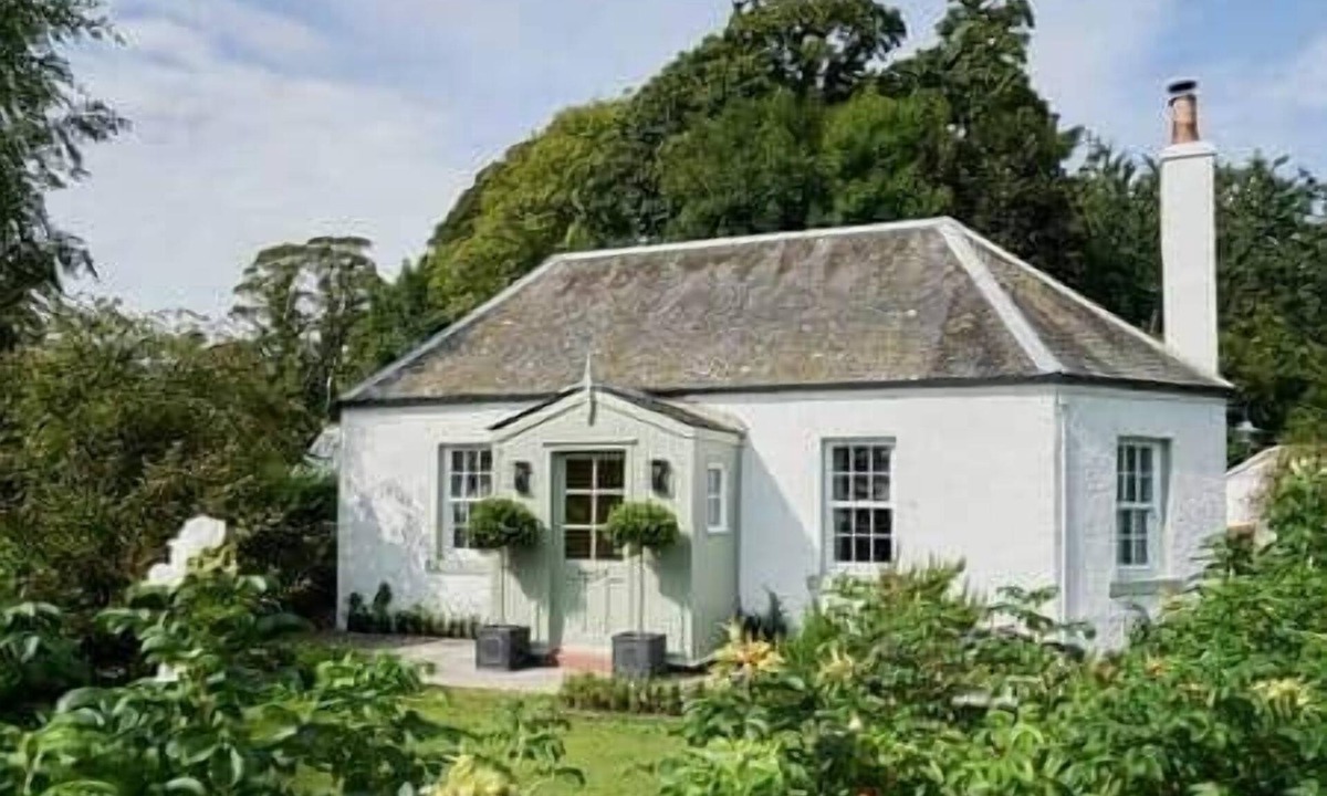 Leven House | Cosy Whitewashed Cottage on a Scottish Estate