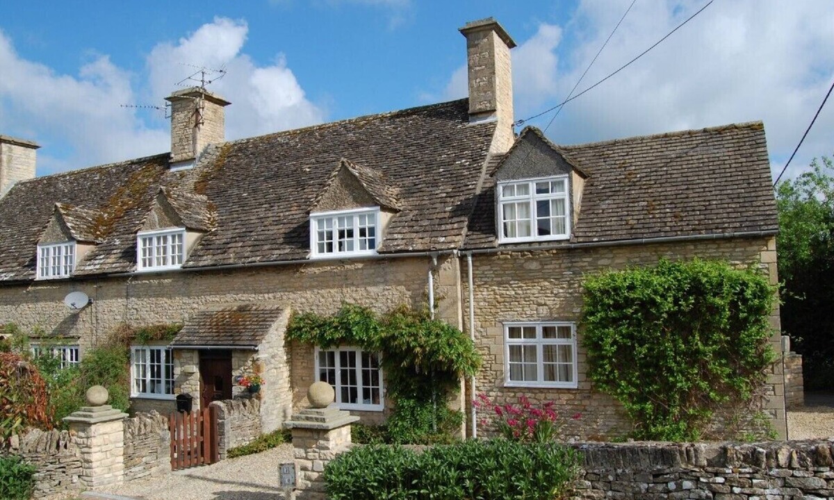 Great Rissington Cottage | COTSWOLD COTTAGE IN A QUIET VILLAGE WITH LARGE GARDEN