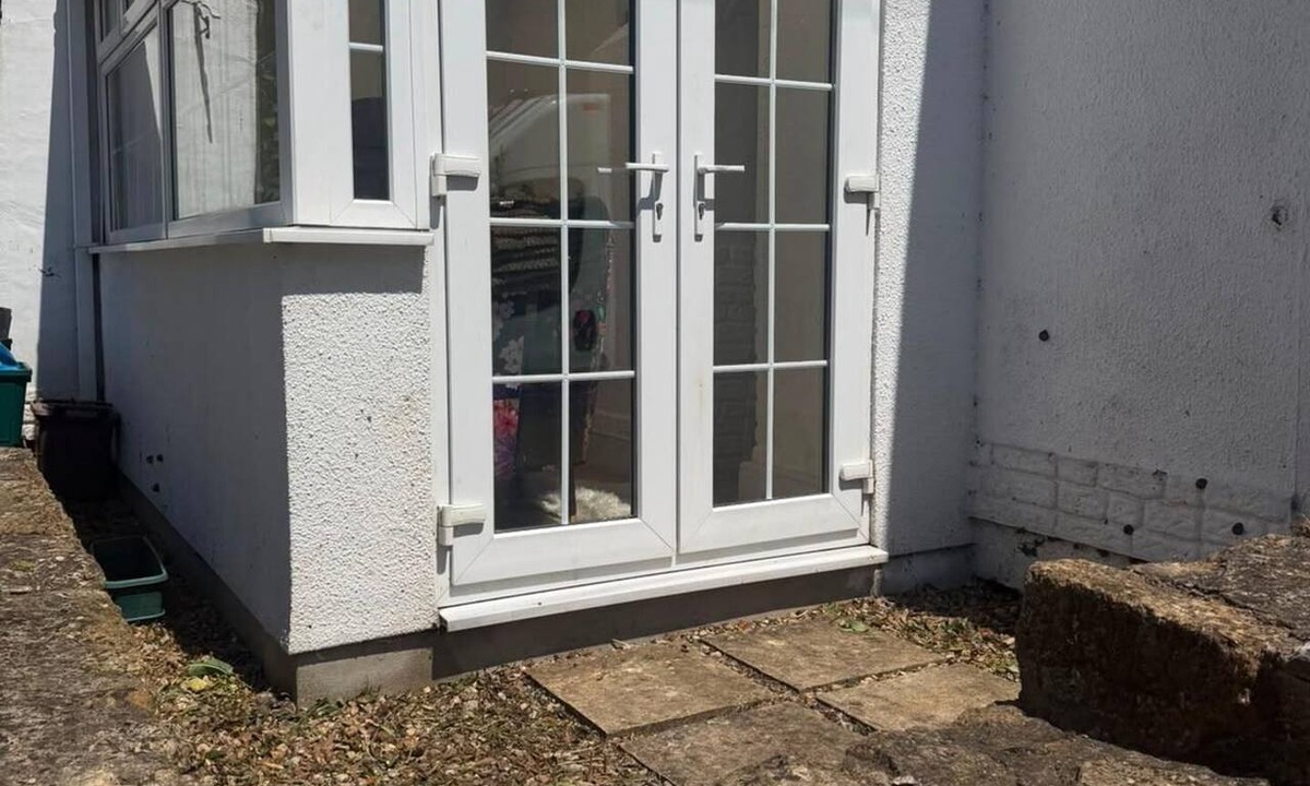 Ilminster Cottage | Cottage Sleeps 2 Plus 1 on Mattress With Parking