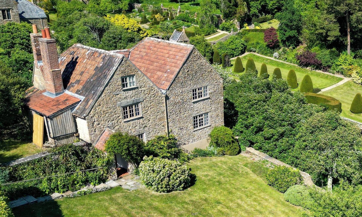 Beaminster House | Countryside Escape on Historic Estate