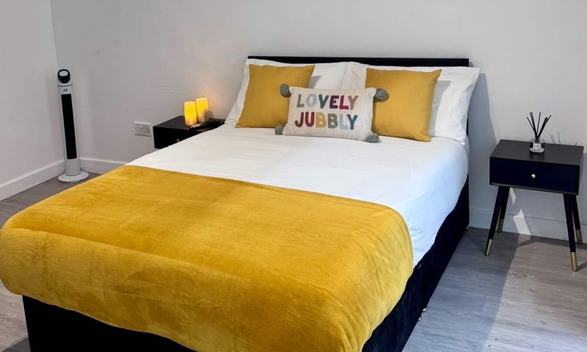 Old Trafford Apartment | Cozy Studio in Manchester M U F C-o2WHP-Lccc-CoOp