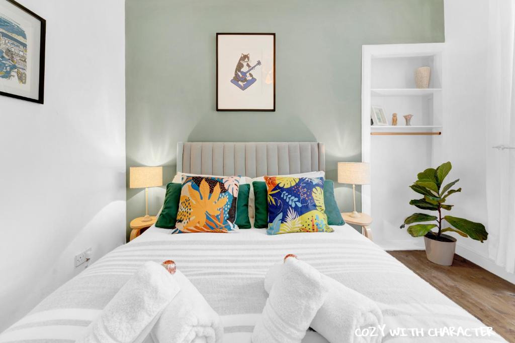 Leith Apartment | Cozy with Character Cochrane Cottage at Leith Links Park