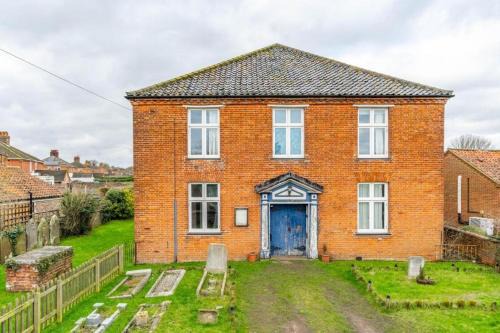 Briston House | Creative Norfolk Chapel Ground Floor with Piano & Sauna