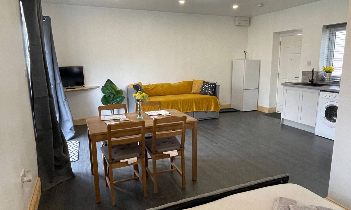 Earls Barton Cottage | Daisy