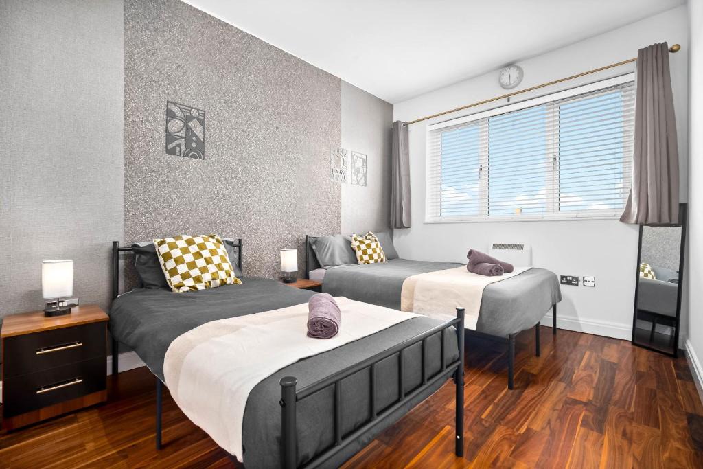 Birmingham City Centre Apartment | Deluxe 2 BDR Flat in Bham JQ Sleeps 6 Free Wifi and Parking