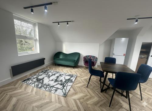 Crawley Down Apartment | Dippen Hall Charm - Minutes From London Gatwick