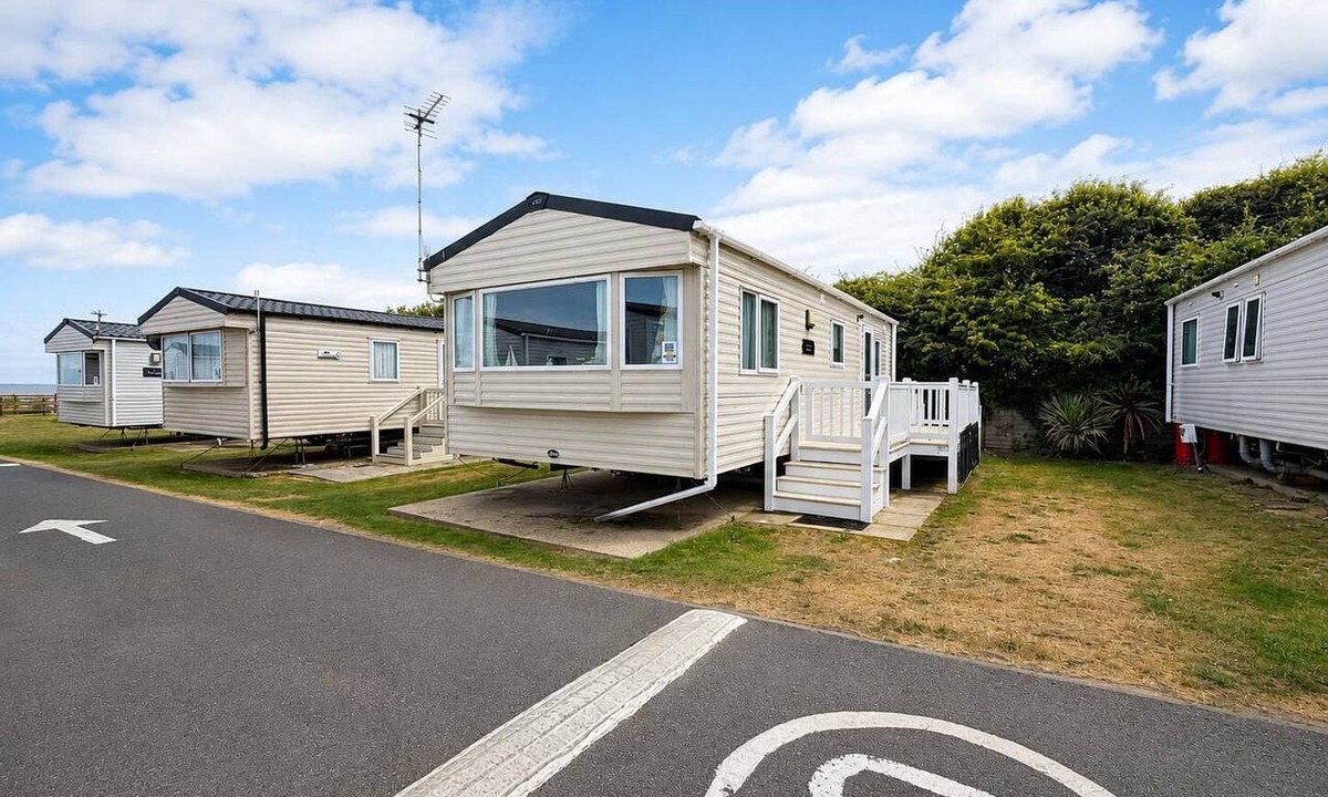 Pakefield House | Dog friendly 6 berth caravan with decking close to Pakefield beach ref 68106CR