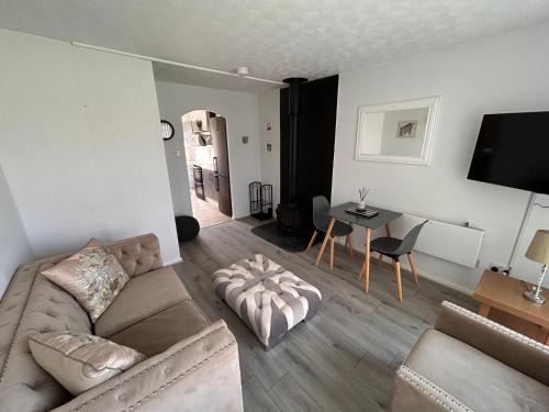 Kessingland House | Dog Friendly Beachside Cottage Kessingland with private parking