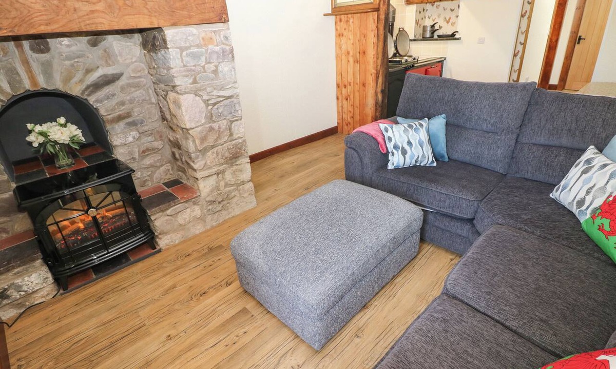 Manordeilo Cottage | DOLCOED, pet friendly, character holiday cottage in Llangadog