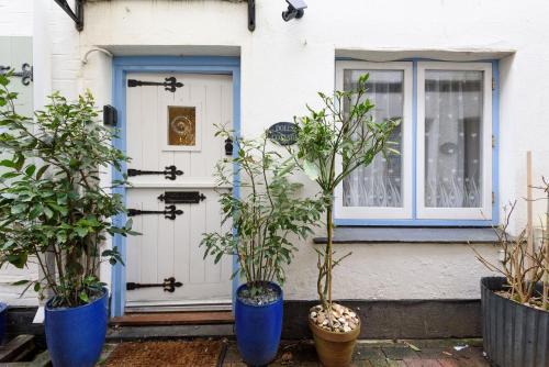 Looe House | Dolls Cottage