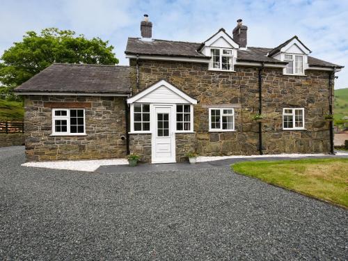Llanfair Caereinion House | Dolwen Isaf