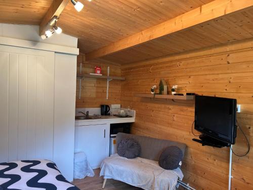 Martlesham Heath Other | double bed short stay cabin