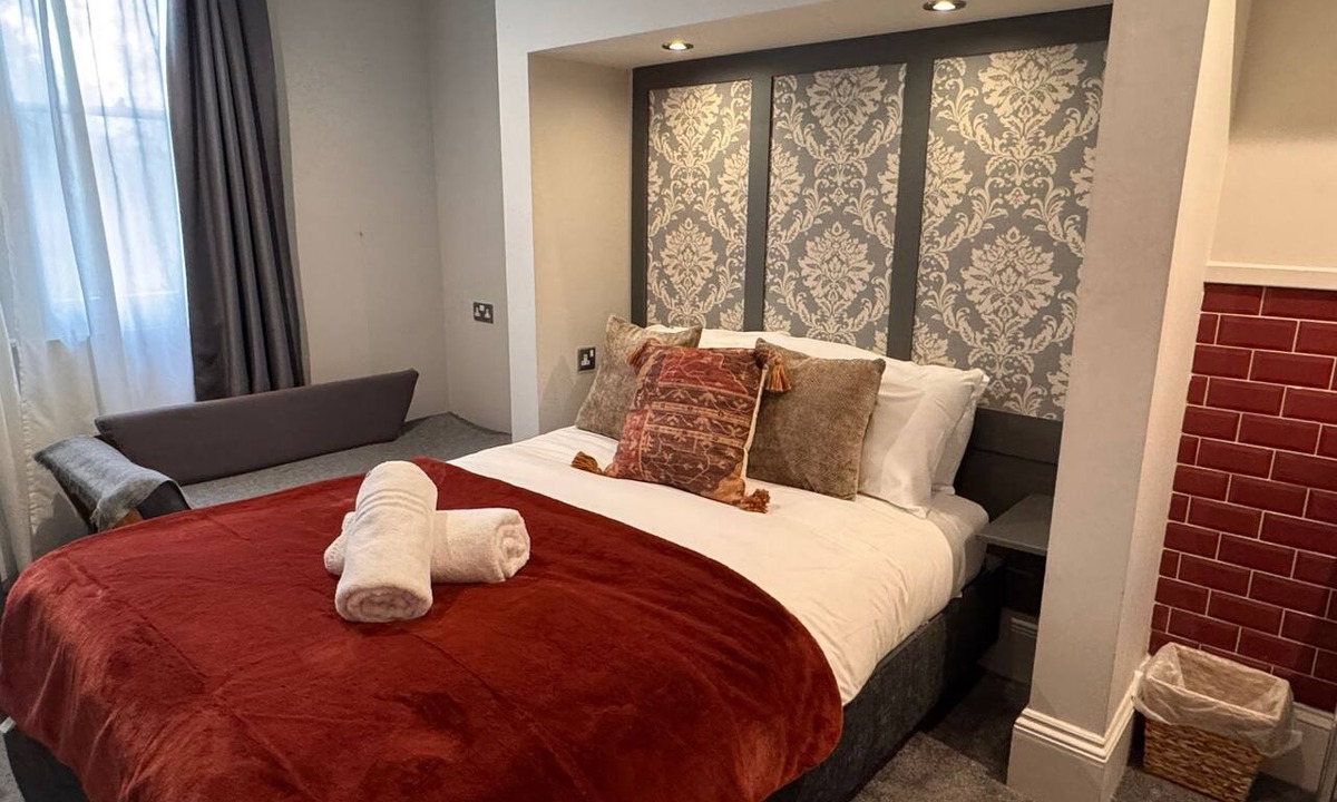 Cambridge City Centre House | double room/shared bathroom