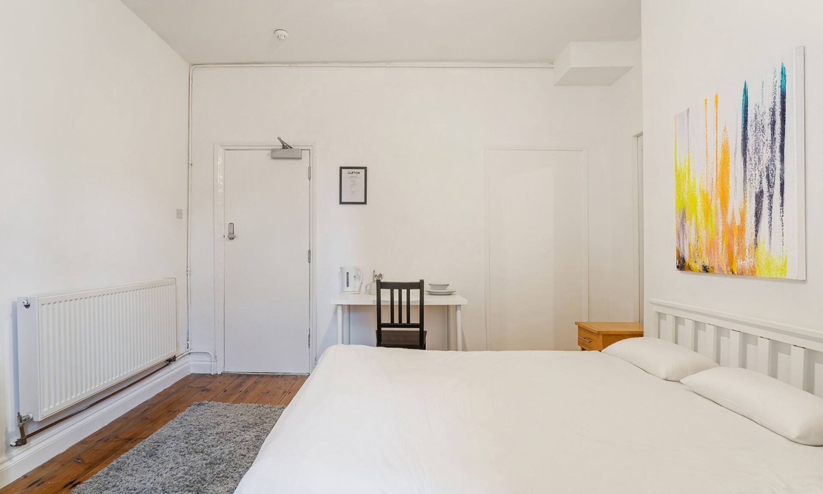 Clifton House | Double Room with Shared Bathroom