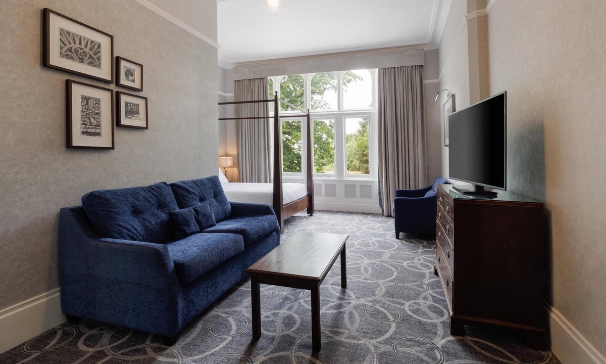 Wokingham Hotel | DoubleTree by Hilton St. Anne's Manor