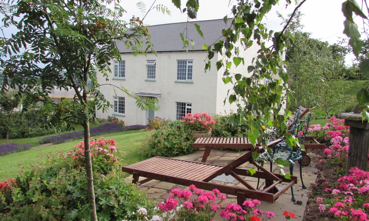 Holcombe Burnell House | Down House Farm DEVON - Sleeps 10, period farmhouse, Dartmoor & Exeter, EX6 7SA