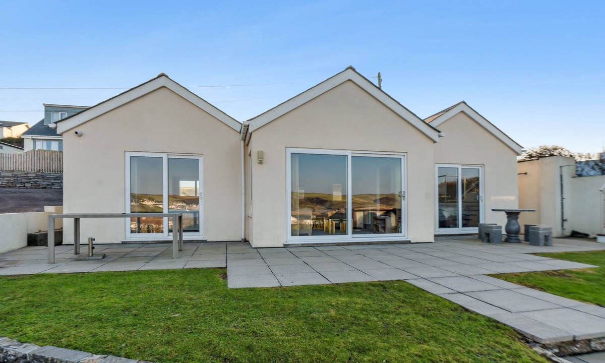 Trebetherick House | Dozmary - a sea view chalet in Polzeath, sleeping 6