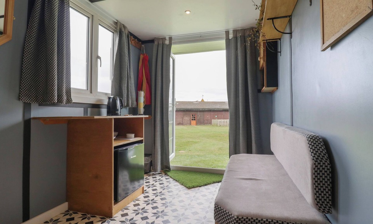Woodbridge Cottage | Dozy Dotty