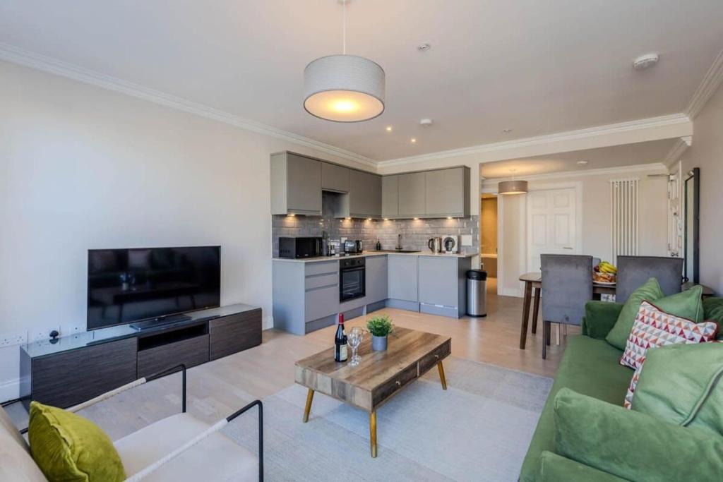 West End Apartment | Dragon Suites - Edinburgh City Centre 2 Bed Apartment