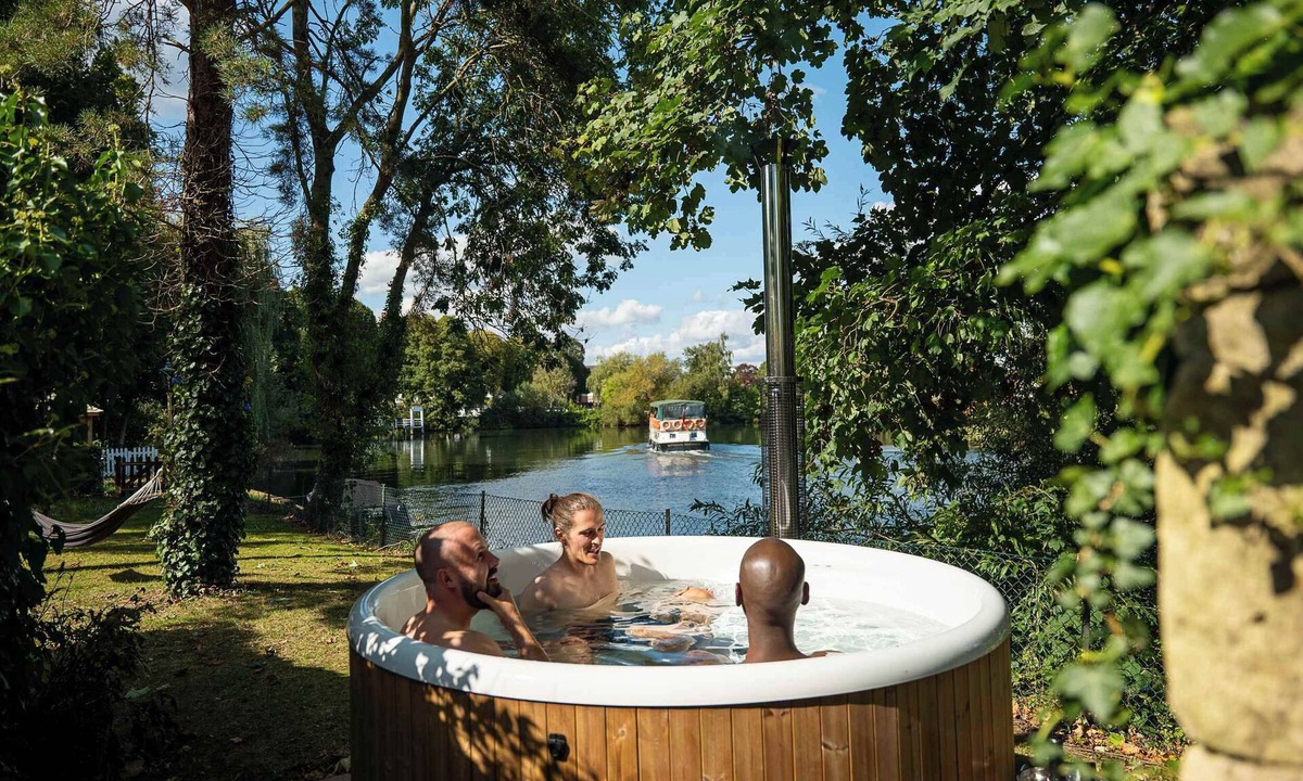 Windsor House | Dual-Property Retreat in Windsor - By Tempstay