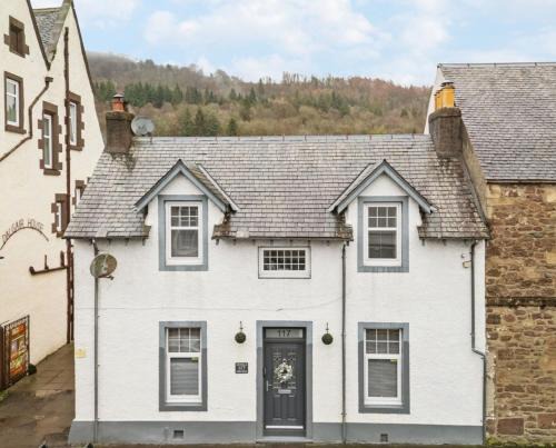 Callander House | Dunella Traditional Cottage