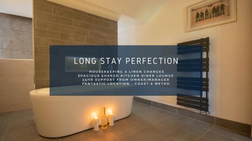 Westoe Apartment | Dwellcome Home Ltd - Ample Free Parking, Ideal for long term contractor - read guest feedback on here, etc stays, 15 min to Nissan, 20 min to Sunderland Newcastle - Spacious 5 Double Bedroom 6 Beds Townhouse 2 Bathrooms - see our site for assurance