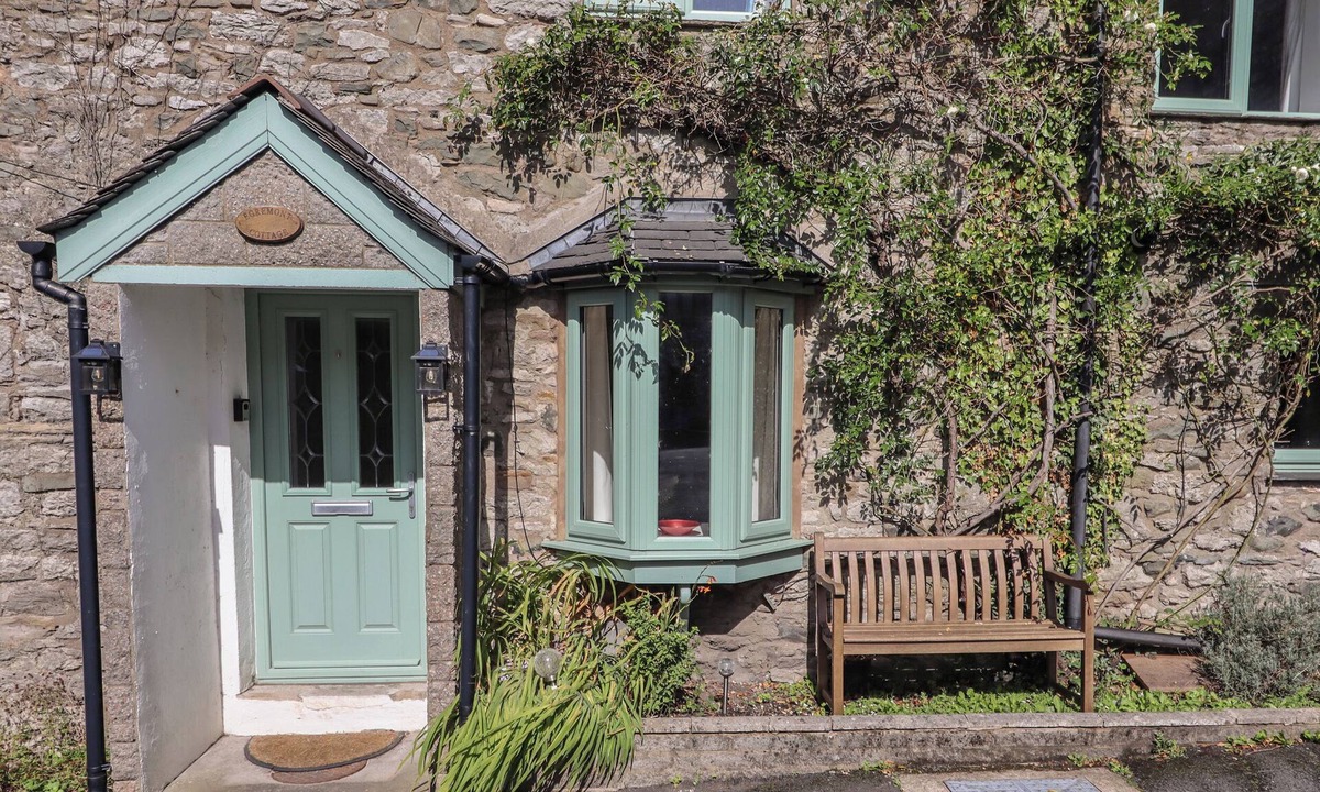 Burton Cottage | EGREMONT COTTAGE, pet friendly, country holiday cottage in Carnforth