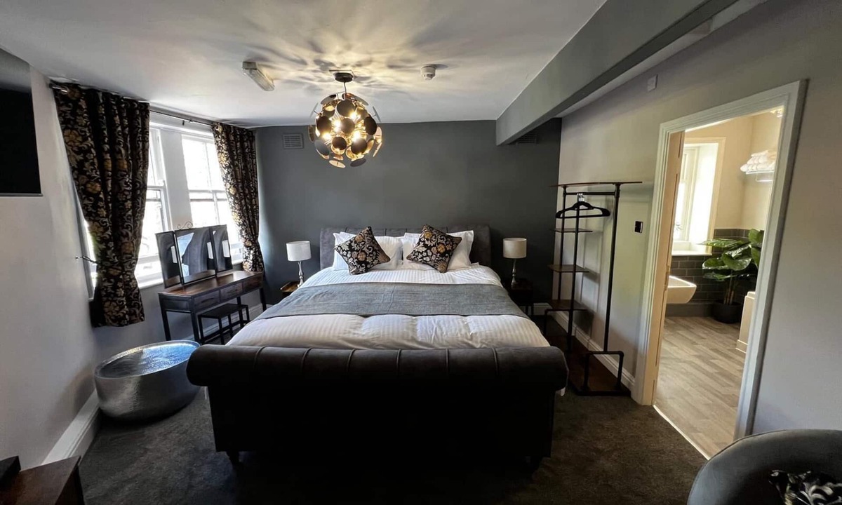 Holmfirth Hotel | Elephant & Castle
