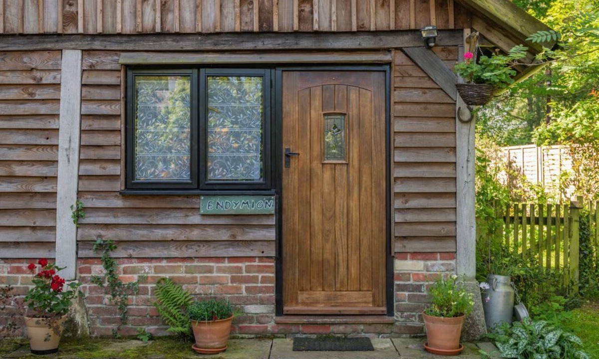 New Forest District Cabin | Endymion, Linwood: A Cozy Retreat