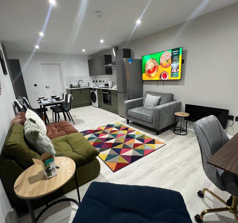 Kettering Apartment | Enigma Penthouse by SJP - 2 Bedroom - 2 Bathroom - Central Kettering - Sleeps 4
