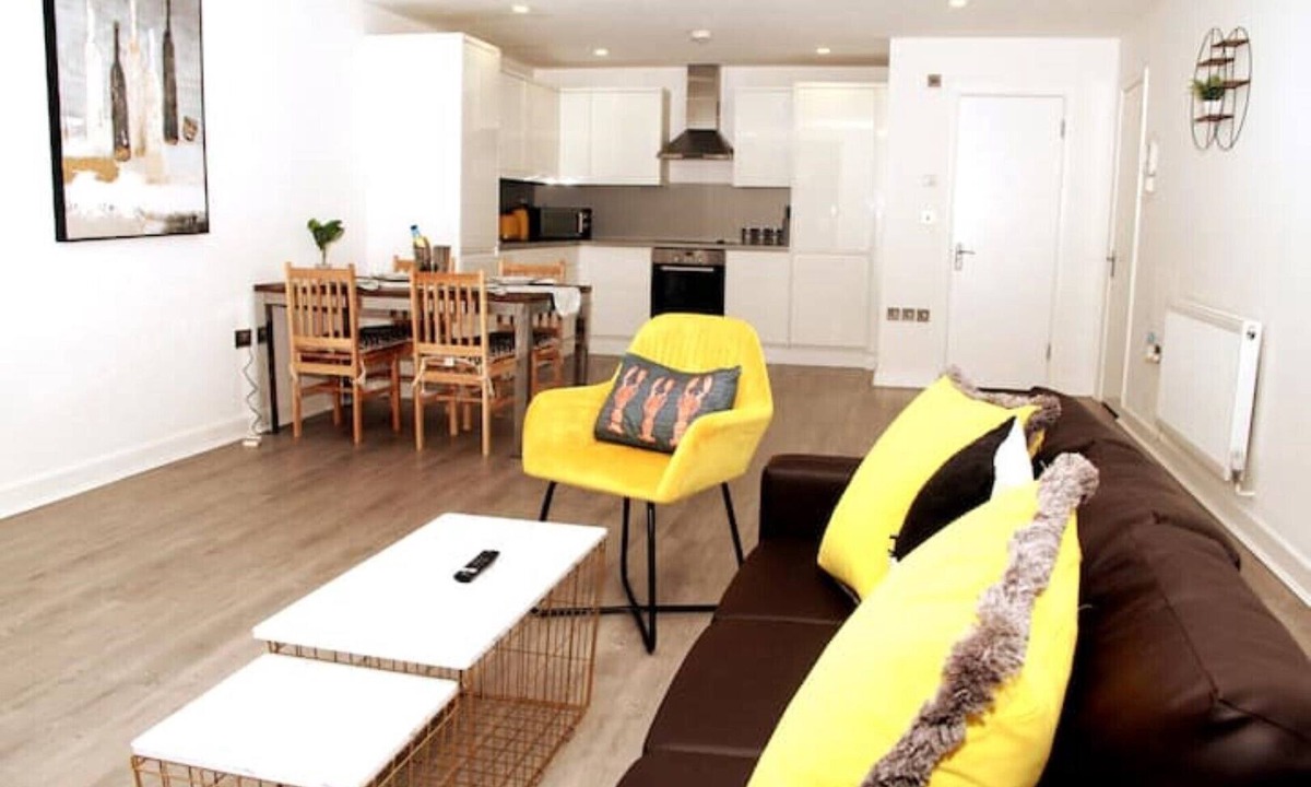 Canning Town South Apartment | ExCel X-Large split-level Flat