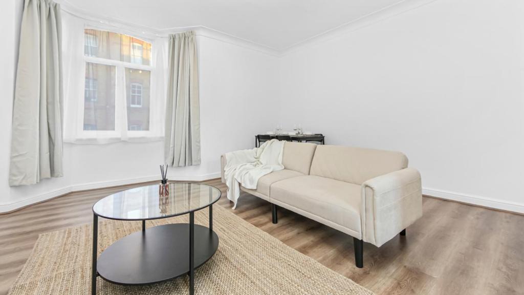 Elephant and Castle Apartment | Excellent 2-Bed flat near central London