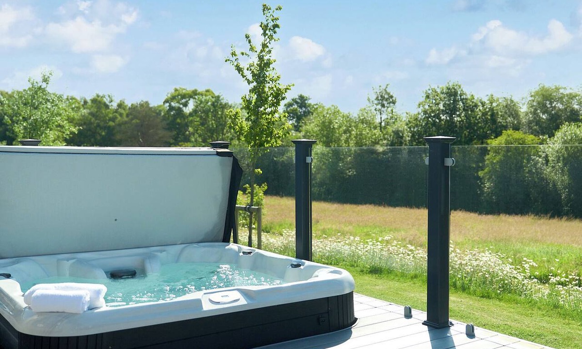 Plaitford Ski Chalet | Exclusive Lodge 2 Bed (Pet)