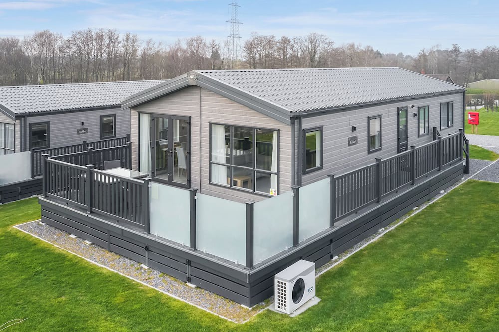 Plaitford Ski Chalet | Exclusive Lodge 4 bed HT Pet