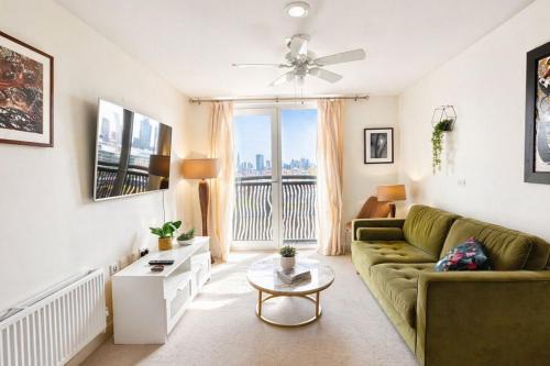 Churchill Apartment | Executive 2-bed Penthouse with View- 15mins to Victoria Station