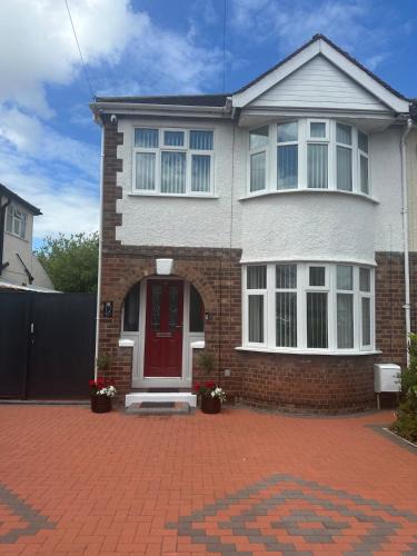 Chorlton-by-Backford House | Executive Home Near Cheshire Oaks & Chester